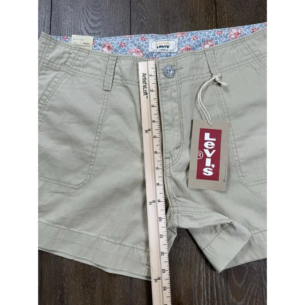 Levi's Women's Mid Rise Cargo Shorts Khaki Tan Size 8 Cotton Utility Casual